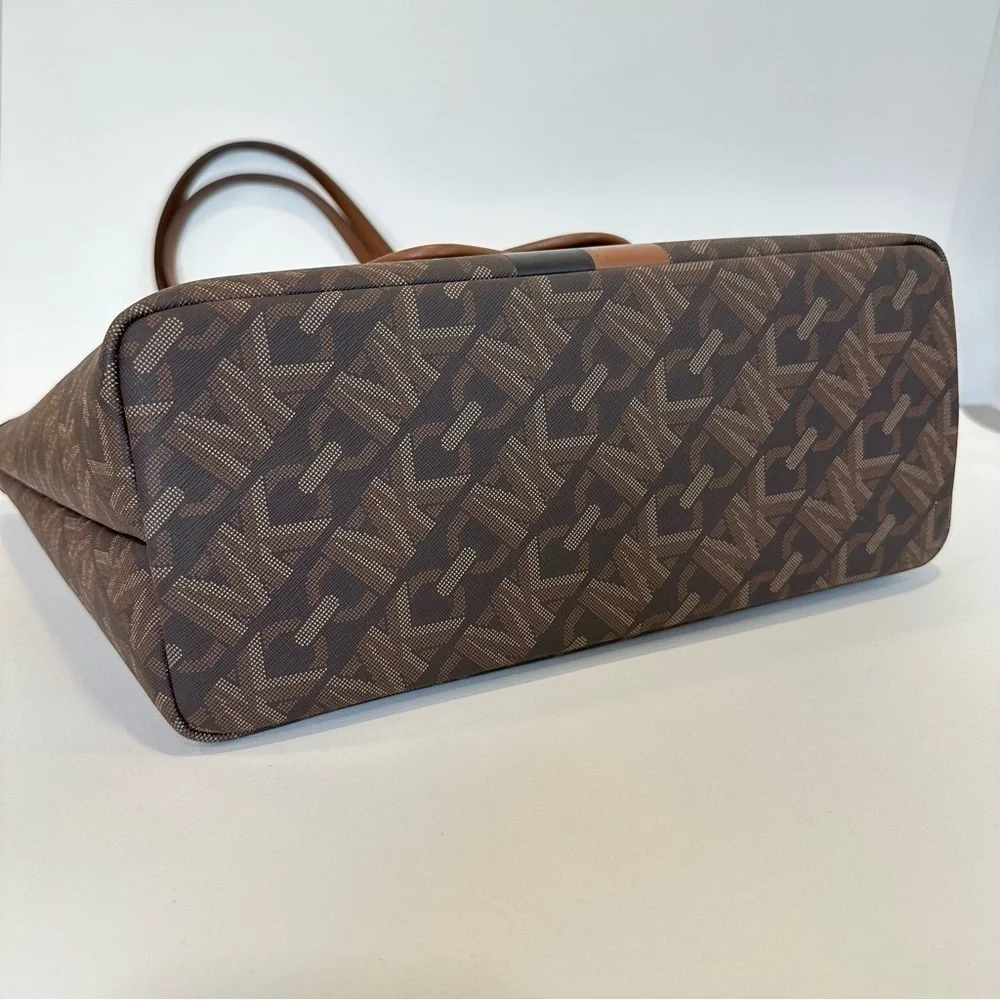 Michael Kors Tote Bag - Picture 13 of 16